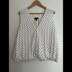 Banana Republic: Pleated Tank Top
Excellent pre-owned condition